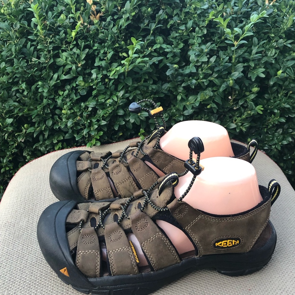 KEEN Newport H2 Men's Bison Brown Leather Outdoor Sport Sandals Size 9